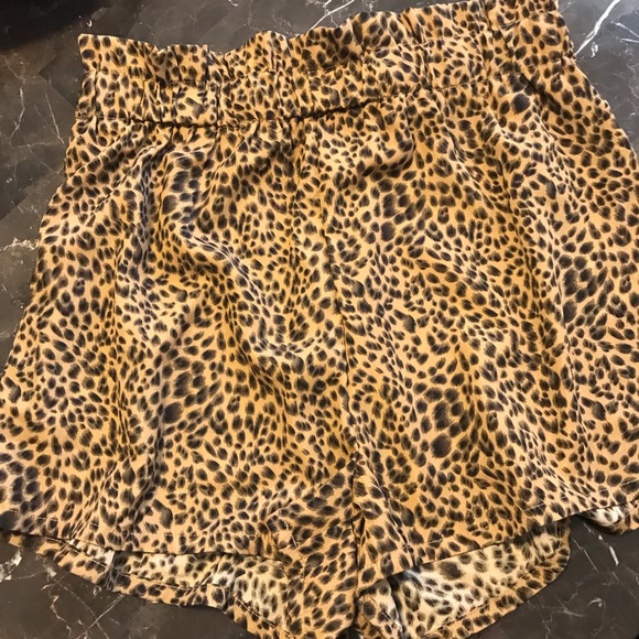 Adorable cheetah print shorts/ stretchy waist ❤️😊 - Picture 3 of 5